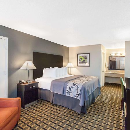 Days Inn By Wyndham Ennis Exteriér fotografie