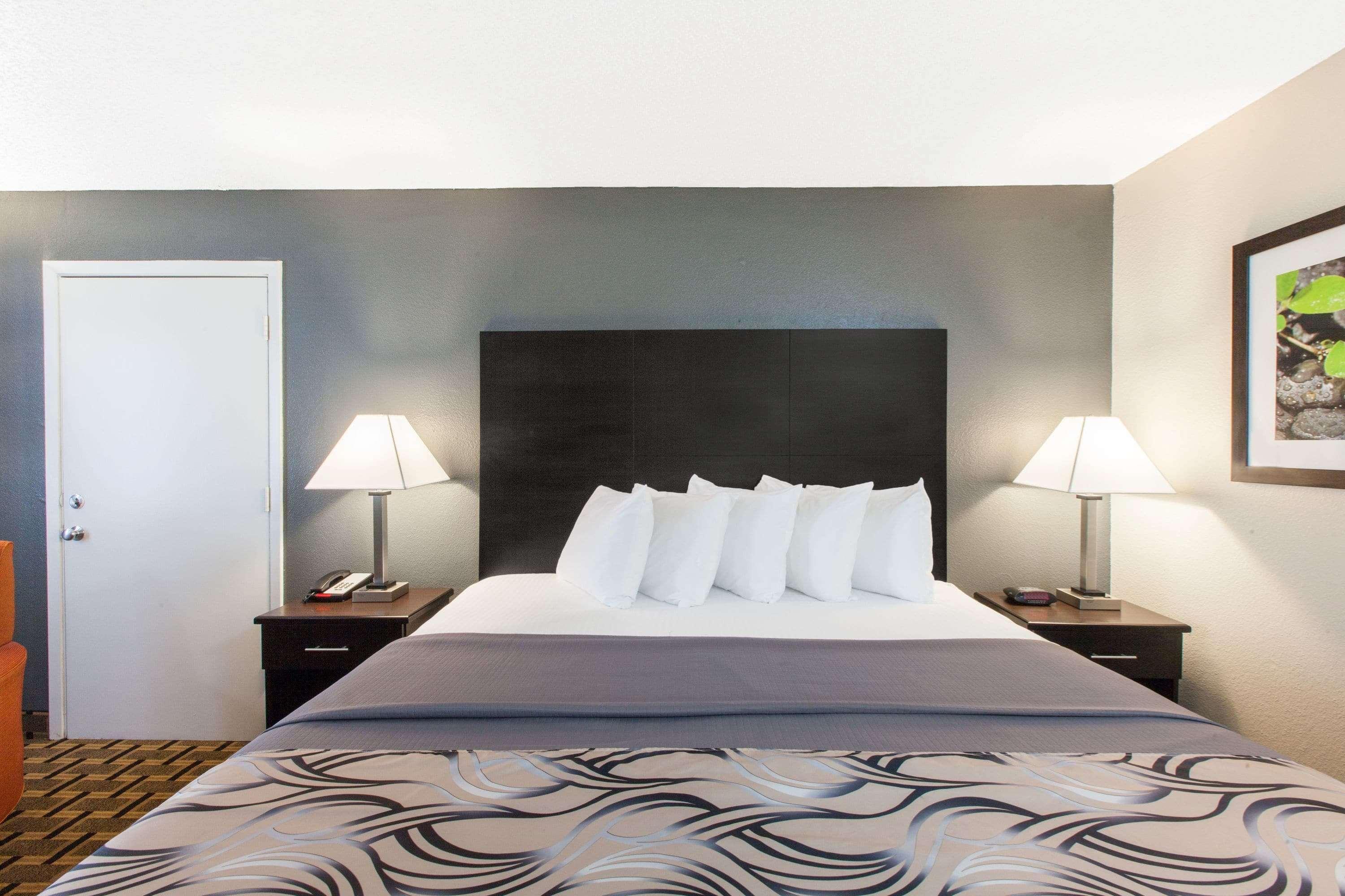 Days Inn By Wyndham Ennis Exteriér fotografie