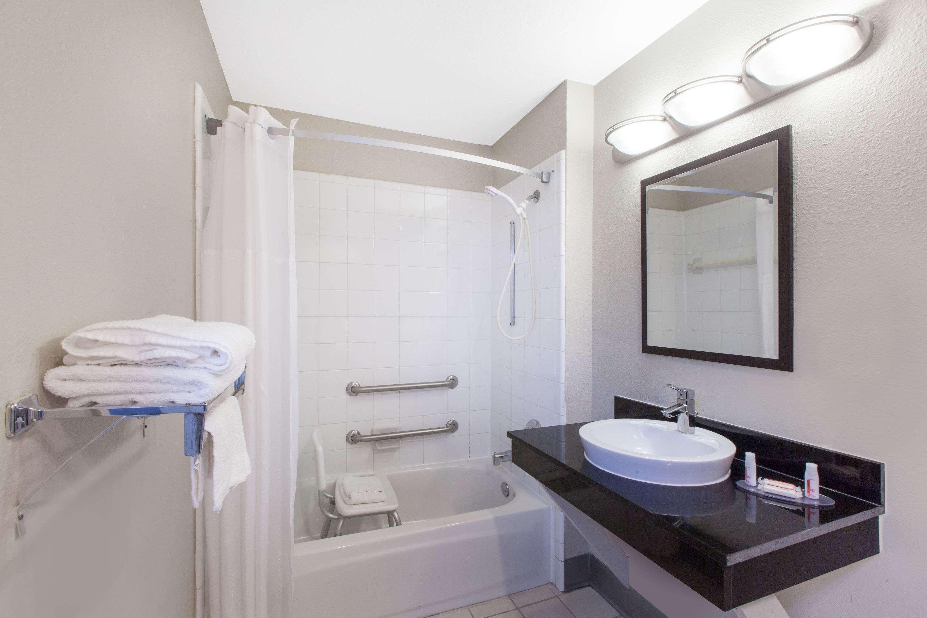 Days Inn By Wyndham Ennis Exteriér fotografie