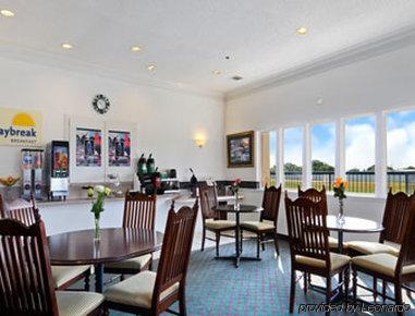 Days Inn By Wyndham Ennis Restaurace fotografie